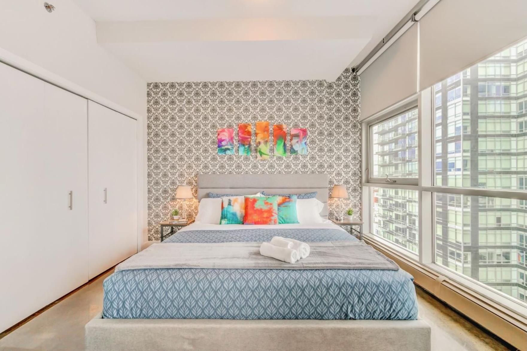 Luxury 2Br Condo - King Bed - Stunning City Views คาลการี ภายนอก รูปภาพ